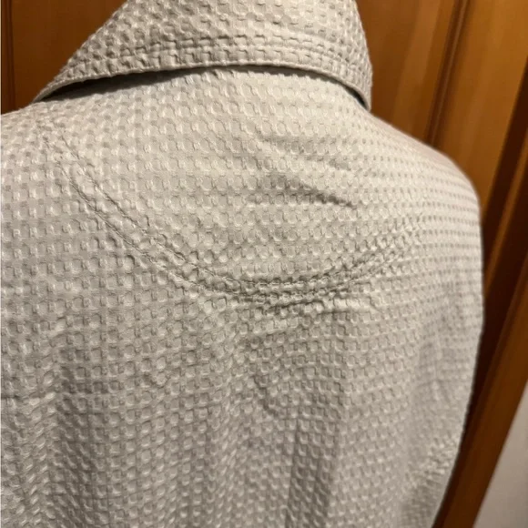 Columbia women’s lightweight jacket with large buttons - Picture 8 of 13